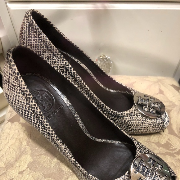 Shoes - Picture 2 of 6